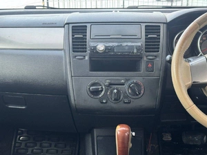 Седан Nissan Tiida 2006 года, 300000 рублей, Солонцы