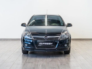 Седан Opel Astra 2013 года, 799000 рублей, Саратов