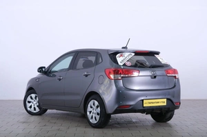 Хетчбэк Kia Rio 2017 года, 959000 рублей, Омск