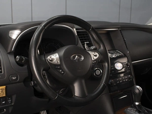 Внедорожник Infiniti QX70 2013 года, 2175000 рублей, Омск
