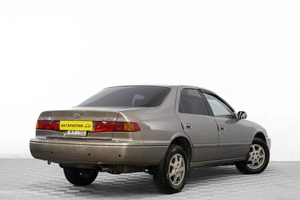 Седан Toyota Camry 2000 года, 649000 рублей, Барнаул