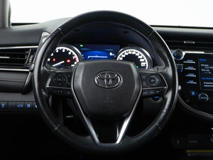 Седан Toyota Camry 2018 года, 2997444 рублей, Москва