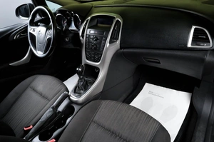 Хетчбэк Opel Astra 2011 года, 709000 рублей, Челябинск
