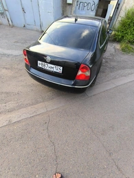 Седан Volkswagen Passat 2003 года, 299000 рублей, Красноярск
