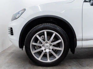 Внедорожник Volkswagen Touareg 2012 года, 2120000 рублей, Красноярск