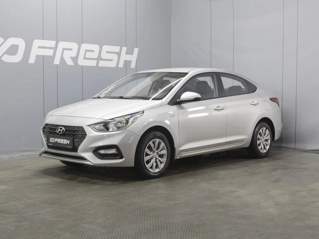 Седан Hyundai Solaris 2019 года, 1330000 рублей, Омск