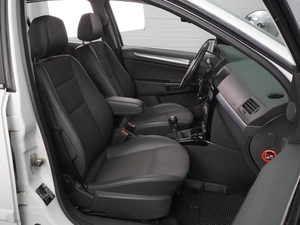 Хетчбэк Opel Astra 2011 года, 669000 рублей, Воронеж