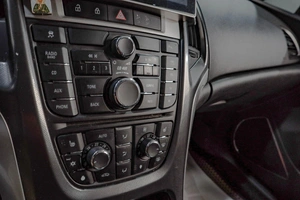 Хетчбэк Opel Astra 2011 года, 699000 рублей, Челябинск