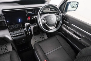 Минивэн Honda Stepwgn Spada 2019 года, 2499000 рублей, Красноярск