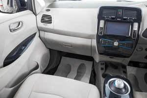 Хетчбэк Nissan Leaf 2011 года, 849000 рублей, Барнаул