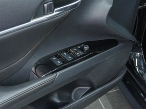 Седан Toyota Camry 2018 года, 2299000 рублей, Сургут