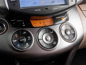 Внедорожник Toyota RAV4 2012 года, 1249000 рублей, Тюмень
