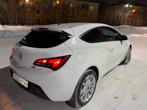 Хетчбэк Opel Astra GTC 2012 года, 800000 рублей, Красноярск