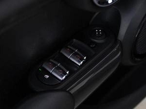 Хетчбэк MINI Cooper 2017 года, 1479050 рублей, Москва