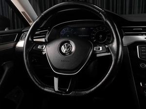 Седан Volkswagen Passat 2016 года, 1979000 рублей, Тюмень