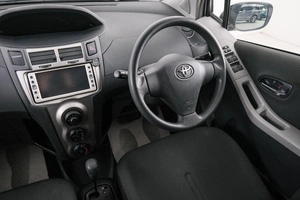 Хетчбэк Toyota Vitz 2010 года, 699000 рублей, Красноярск