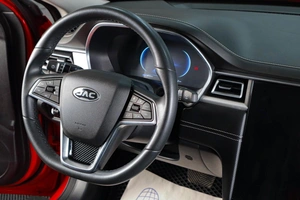 Лифтбек JAC J7 2023 года, 1299000 рублей, Тюмень