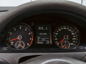 Седан Volkswagen Passat 2011 года, 1020000 рублей, Краснодар