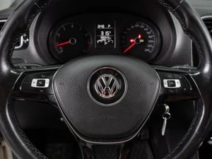 Седан Volkswagen Polo 2017 года, 1049000 рублей, Тюмень
