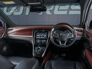 Внедорожник Toyota Harrier 2018 года, 2649000 рублей, Сургут