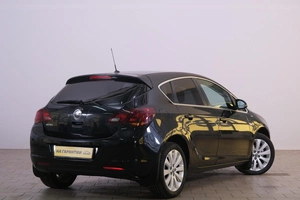 Хетчбэк Opel Astra 2012 года, 829000 рублей, Омск