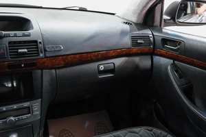 Седан Toyota Avensis 2004 года, 699000 рублей, Новокузнецк