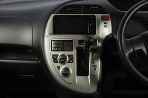 Хетчбэк Toyota Ractis 2010 года, 949000 рублей, Новосибирск