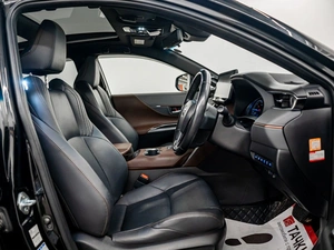 Внедорожник Toyota Harrier 2022 года, 4305000 рублей, Красноярск
