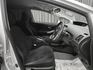 Лифтбек Toyota Prius 2012 года, 1150000 рублей, Красноярск