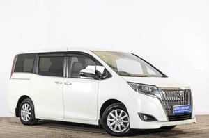 Минивэн Toyota Esquire 2017 года, 2399000 рублей, Тюмень