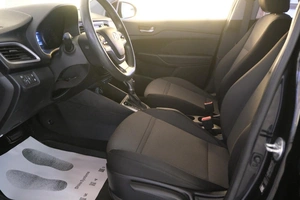 Седан Hyundai Solaris 2017 года, 1079000 рублей, Омск