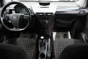 Хетчбэк Toyota iQ 2009 года, 899000 рублей, Омск