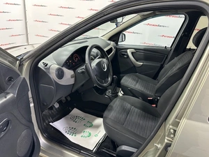 Седан Renault Logan 2011 года, 525000 рублей, Красноярск