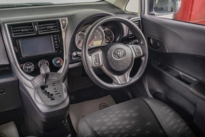 Хетчбэк Toyota Ractis 2014 года, 1219000 рублей, Томск