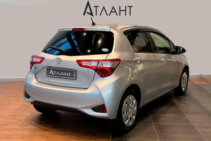 Хетчбэк Toyota Vitz 2018 года, 949000 рублей, Красноярск