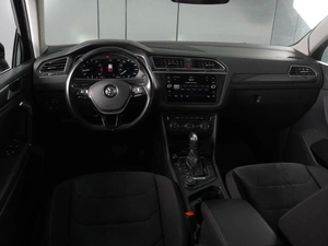 Внедорожник Volkswagen Tiguan 2018 года, 2876000 рублей, Красный Пахарь