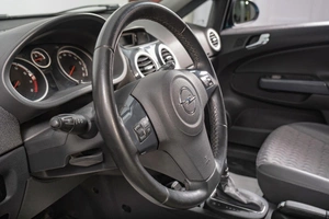 Хетчбэк Opel Corsa 2011 года, 809000 рублей, Томск