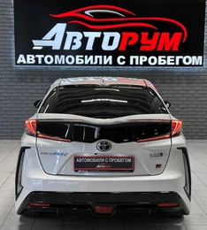 Хетчбэк Toyota Prius PHV 2018 года, 2357000 рублей, Красноярск