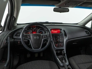 Универсал Opel Astra 2013 года, 749050 рублей, Москва