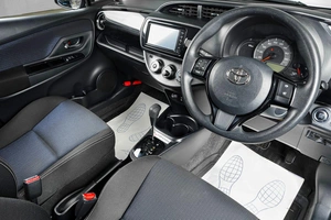 Хетчбэк Toyota Vitz 2017 года, 1259000 рублей, Тюмень