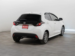 Хетчбэк Toyota Yaris 2021 года, 1220000 рублей, Красноярск
