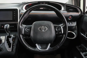 Минивэн Toyota Sienta 2016 года, 1299000 рублей, Новокузнецк