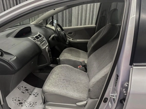 Хетчбэк Toyota Vitz 2009 года, 539000 рублей, Красноярск