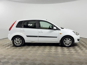 Хетчбэк Ford Fiesta 2006 года, 427100 рублей, Казань