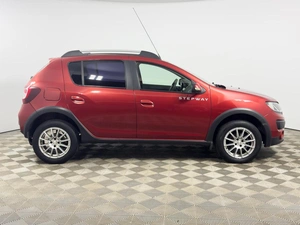Хетчбэк Renault Sandero Stepway 2017 года, 965300 рублей, Казань