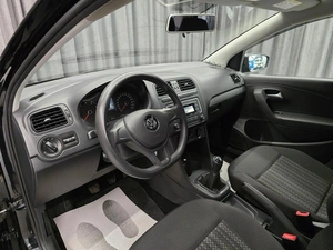 Седан Volkswagen Polo 2015 года, 899000 рублей, Красноярск