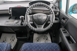 Минивэн Honda Freed 2011 года, 1009000 рублей, Красноярск