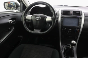 Седан Toyota Corolla 2011 года, 759000 рублей, Пермь