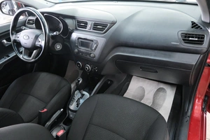 Седан Kia Rio 2014 года, 889000 рублей, Омск