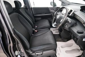 Минивэн Honda Freed 2011 года, 989000 рублей, Красноярск